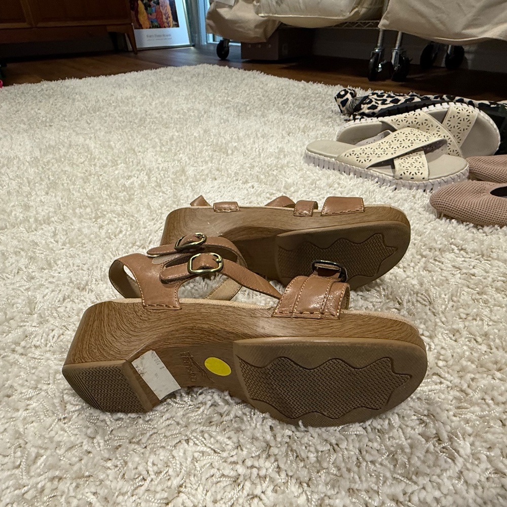 NEW!!  Dansko Sandals - size 40/9 - Picture 3 of 7
